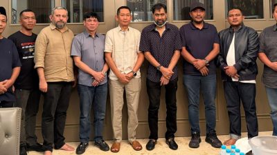 Mualem Kunjungi Warga Aceh Korban di Polda Metro Jaya. 