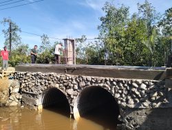 TNI dan Warga Percepat Pembangunan Dua Jembatan ARMCO di Aceh Selatan.