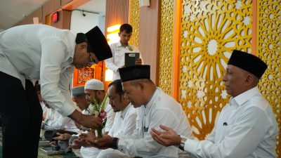 Rektor UIN Ar-Raniry Lepas 26 Jamaah Calon Haji Lingkungan Kampus. 