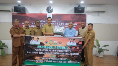 Sekda Aceh Terima Bantuan Minyak Kayu Putih untuk Korban Bencana Aceh Dari Pemkab Pulau Buru. 