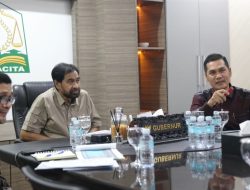 Mualem Pimpin Rapat Bersama Sekda dan Dinkes Bahas Validasi Data JKA.