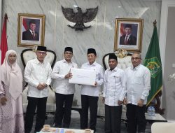 Rektor UIN Ar-Raniry Serahkan Berkas 4 Calon Rektor ke Menteri Agama. 