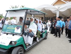Bank Aceh Serahkan Buggy Car untuk Permudah Mobilisasi Jamaah di Embarkasi Aceh.