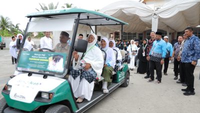 Bank Aceh Serahkan Buggy Car untuk Permudah Mobilisasi Jamaah di Embarkasi Aceh.