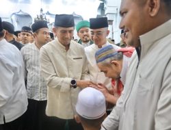 Kapolda Aceh Salat Idul Adha di Masjid Raya Baiturrahman Dan Serahkan Satu Ekor Sapi Untuk Qurban