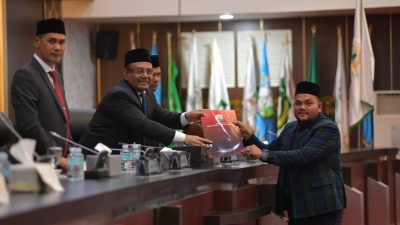 Sekda Aceh Hadiri Paripurna Persetujuan Tiga Raqan Inisiatif DPRA. 