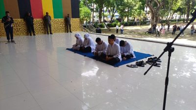 Kejari Banda Aceh Eksekusi Cambuk 6 Pelanggar Hukum Jinayat. Kejari Banda Aceh Eksekusi Cambuk 6 Pelanggar Hukum Jinayat.