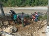 Kodim 0108/Agara Bersama Warga Timbun Pondasi Jembatan Gantung Perintis di Desa Uning Abadi, Aceh Tenggara. 