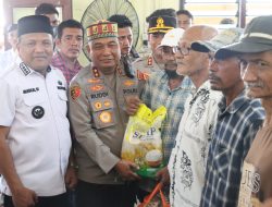 Kapolda Aceh Serahkan 1.000 Paket Sembako untuk Masyarakat Bireuen Yang Terdampak Bencana. 