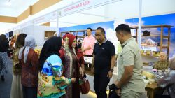 Kapolda Aceh Kunjungi Stan Bhayangkari Daerah Aceh di Bazar Kreasi Bhayangkari Nusantara 2026.