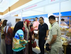 Kapolda Aceh Kunjungi Stan Bhayangkari Daerah Aceh di Bazar Kreasi Bhayangkari Nusantara 2026.
