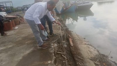 Nelayan Pidie Minta DKP Aceh Segera Bangun PPI Kuala Peukan Baro Pidie Yang Roboh.