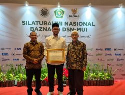 Ketua DPS PT Bank Aceh Syariah Raih Anugerah Kepatuhan Zakat.