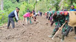 Gotong Royong TNI dan Rakyat Percepat Pembukaan Jalan TMMD ke-129 Kodim 0107/Aceh Selatan.