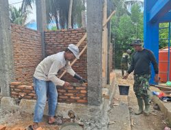 Satgas TMMD Kodim 0102/Pidie dan Warga Kebut Pembangunan MCK, Hadirkan Sanitasi Layak di Meunasah Blang Cot.