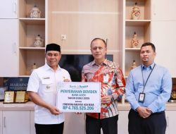 Bupati Aceh Besar Terima Dividen Bank Aceh Syariah Rp 4,76 Miliar. 