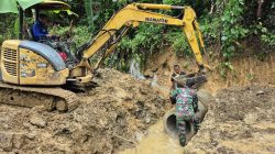 TMMD ke-129 Kodim 0107/Aceh Selatan Pasang Horong-Gorong Pada Jalan Desa Kemumu Sebrang.