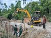 Satgas TMMD Ke-129 Kodim 0102/Pidie Perkuat Fondasi Jembatan Box Culvert di Pidie.