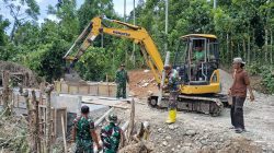 Satgas TMMD Ke-129 Kodim 0102/Pidie Perkuat Fondasi Jembatan Box Culvert di Pidie.