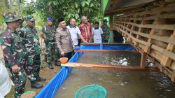 Danrem 011/Lilawangsa Tinjau Sasaran Tambahan TMMD ke-129, Kolam Lele dan Kandang Ayam Petelur. 