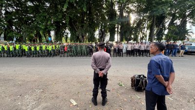 Polda Aceh dan TNI Gelar Apel Kesiapan Pengamanan HDA di Depan Masjid Raya Baiturrahman. 