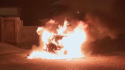 Mobil Fortuner Terbakar Saat Macet di Lamlagang.