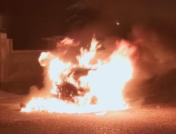 Mobil Fortuner Terbakar Saat Macet di Lamlagang.