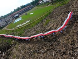BSI Kibarkan Merah Putih 81 Meter di Aceh Tamiang.