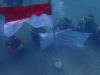 Polairud Polda Aceh Kibarkan Bendera Merah Putih di Dasar Laut Krueng Raya.