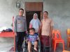 Kapolres Aceh Selatan Bantu Kursi Roda Anak Disabilitas di Sawang. 