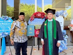 Kebanggaan Sang Ayah Saat Menghadiri Wisuda Anaknya.