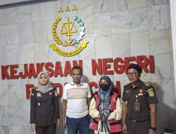 Kejari Banda Aceh Tahan Oknum Seorang Dosen Korupsi Beasiswa Pemerintah Aceh.