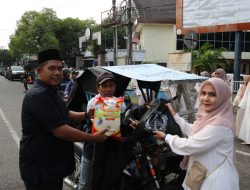 Kejari Banda Aceh Gelar Yasinan dan Bagikan Sembako Kepada Masyarakat.