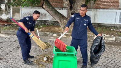 Bidhumas Polda Aceh Gelar Baksos Bersihkan Sarana Ibadah. 