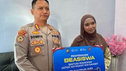 Dirbinmas Polda Aceh Serahkan Beasiswa Ustaz Adi Hidayat untuk Hafiz Al-Qur’an.