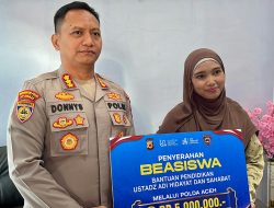 Dirbinmas Polda Aceh Serahkan Beasiswa Ustaz Adi Hidayat untuk Hafiz Al-Qur’an.