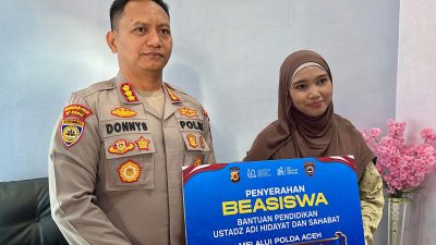 Dirbinmas Polda Aceh Serahkan Beasiswa Ustaz Adi Hidayat untuk Hafiz Al-Qur’an.
