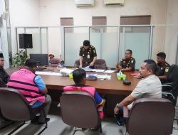 Kejati Aceh Serahkan Tersangka Korupsi Pengadaan Tanah Irigasi di Simeulue Ke Penuntut Umum.